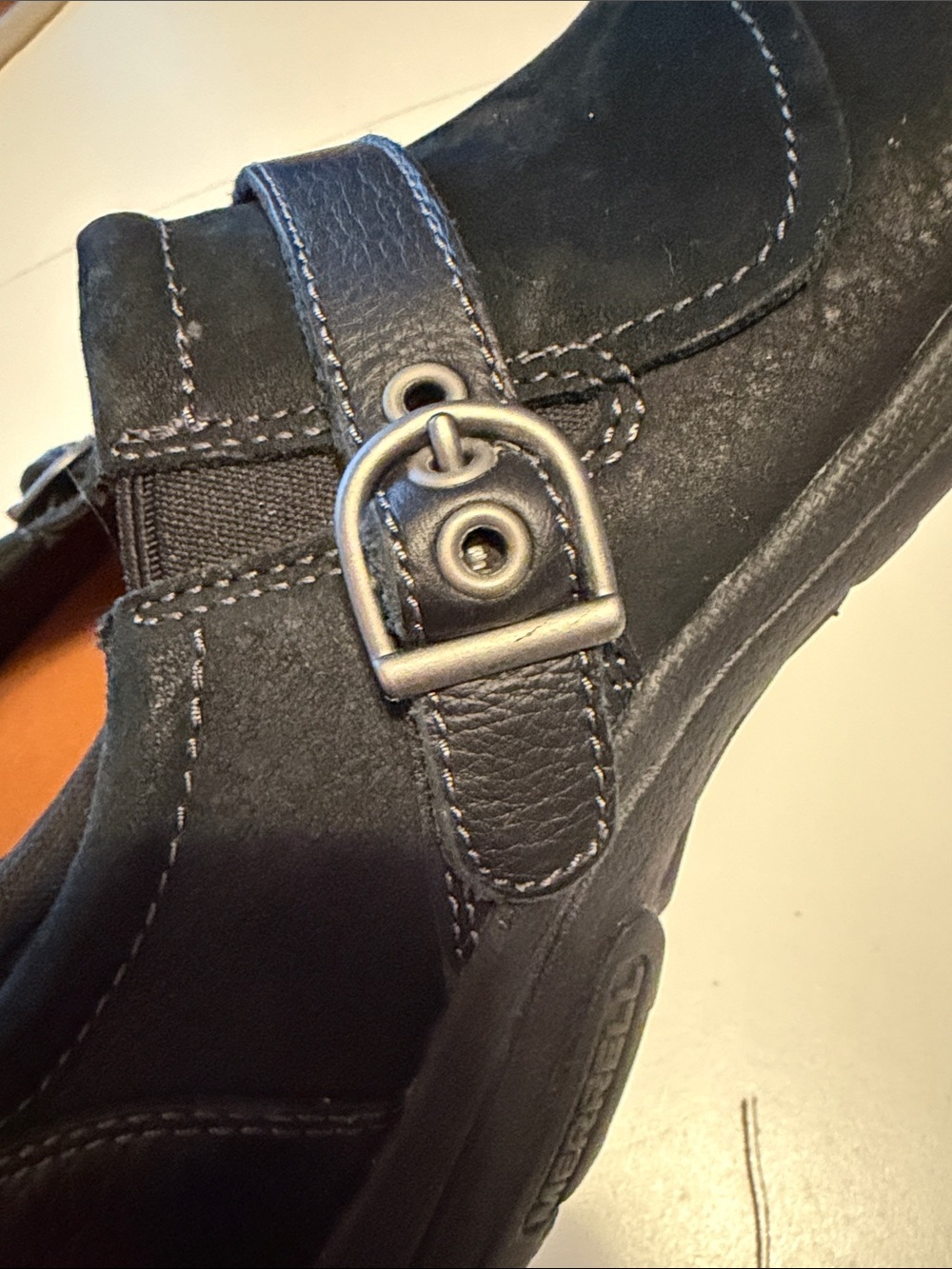Merrell Woman’s Dassie style slip on casual loafer with buckle. Size 8. - Picture 12 of 14